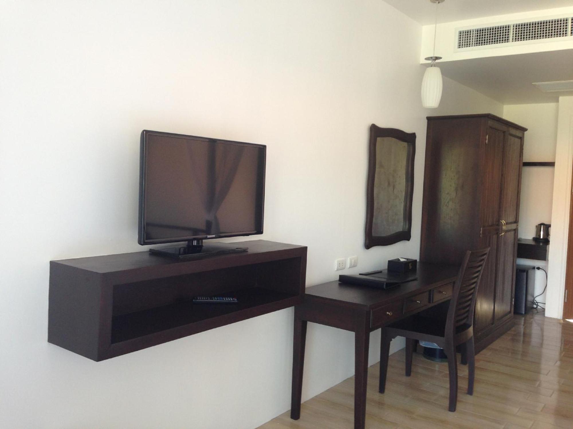 Blue Bay Resort - Access To Pool And Beach-Phuket & Krabi Ko Yao Yai Exterior photo A television set in a hotel room