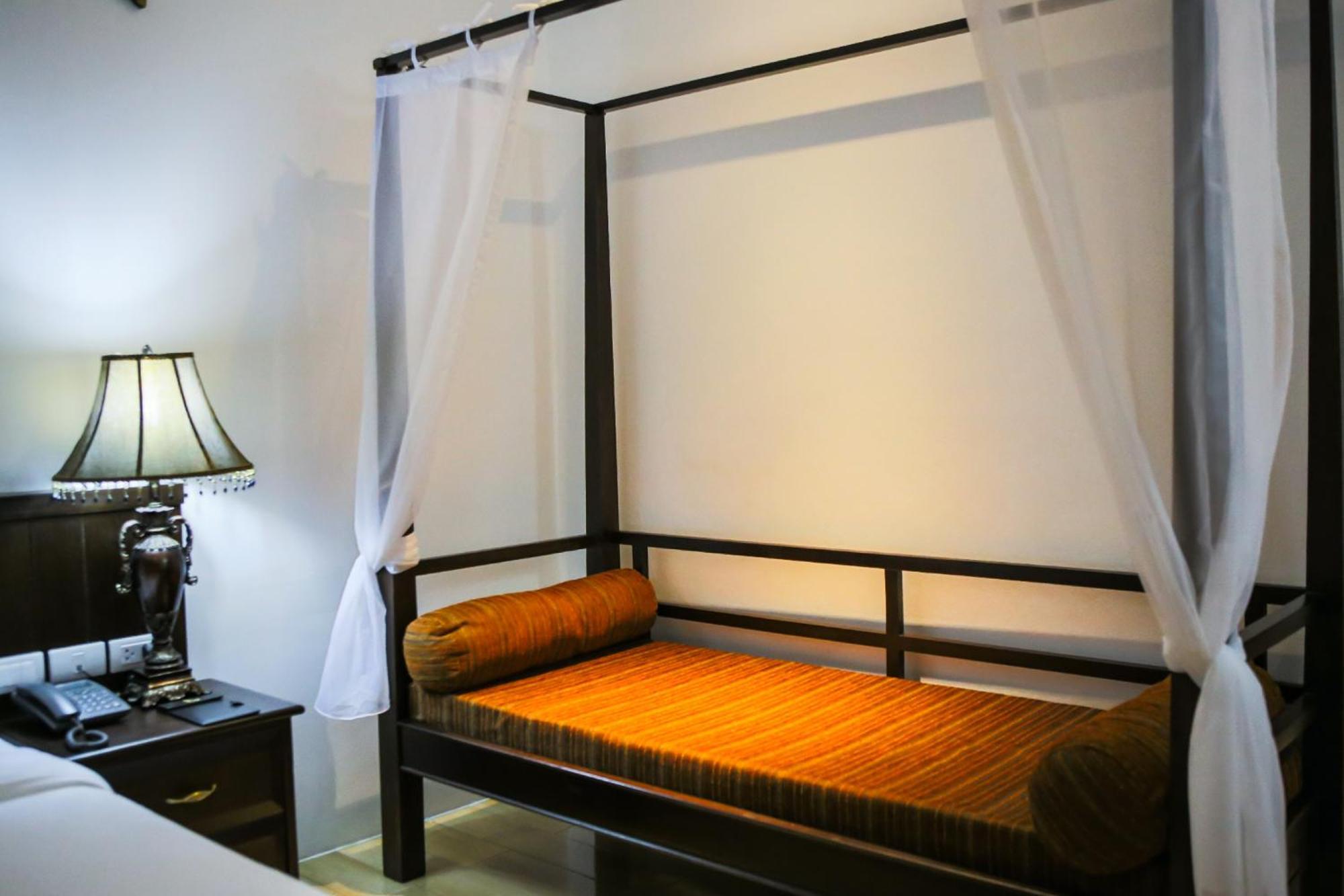 Blue Bay Resort - Access To Pool And Beach-Phuket & Krabi Ko Yao Yai Exterior photo A daybed with mosquito netting