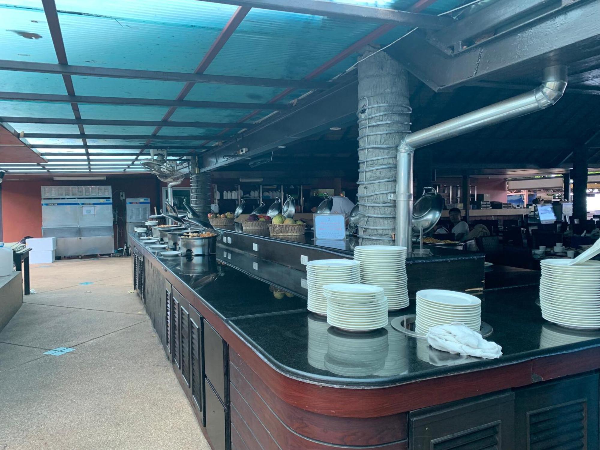 Blue Bay Resort - Access To Pool And Beach-Phuket & Krabi Ko Yao Yai Exterior photo The buffet at the restaurant