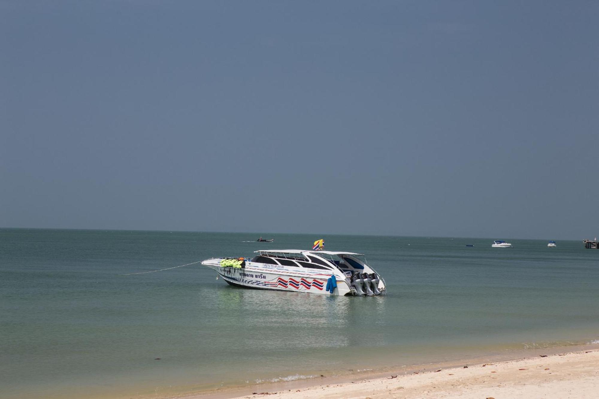 Blue Bay Resort - Access To Pool And Beach-Phuket & Krabi Ko Yao Yai Exterior photo A boat on the beach