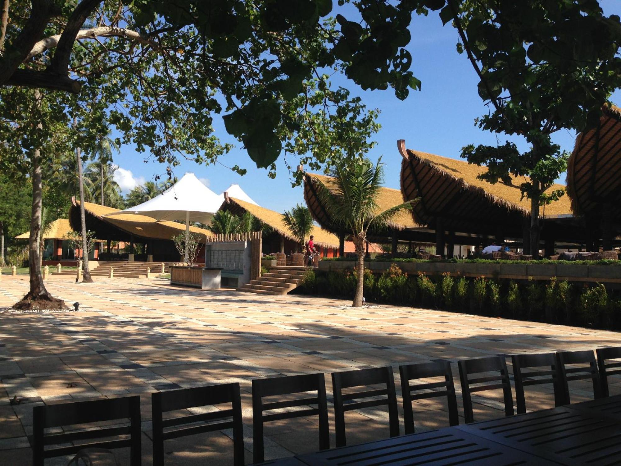 Blue Bay Resort - Access To Pool And Beach-Phuket & Krabi Ko Yao Yai Exterior photo The main square of the resort