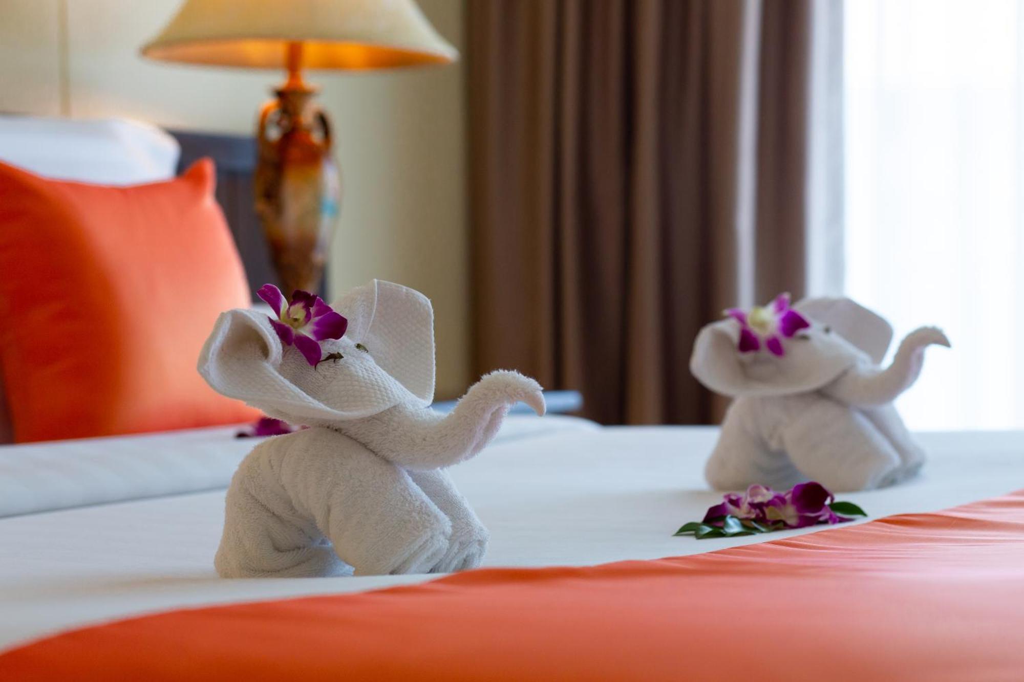 Blue Bay Resort - Access To Pool And Beach-Phuket & Krabi Ko Yao Yai Exterior photo A bed with a towel elephant