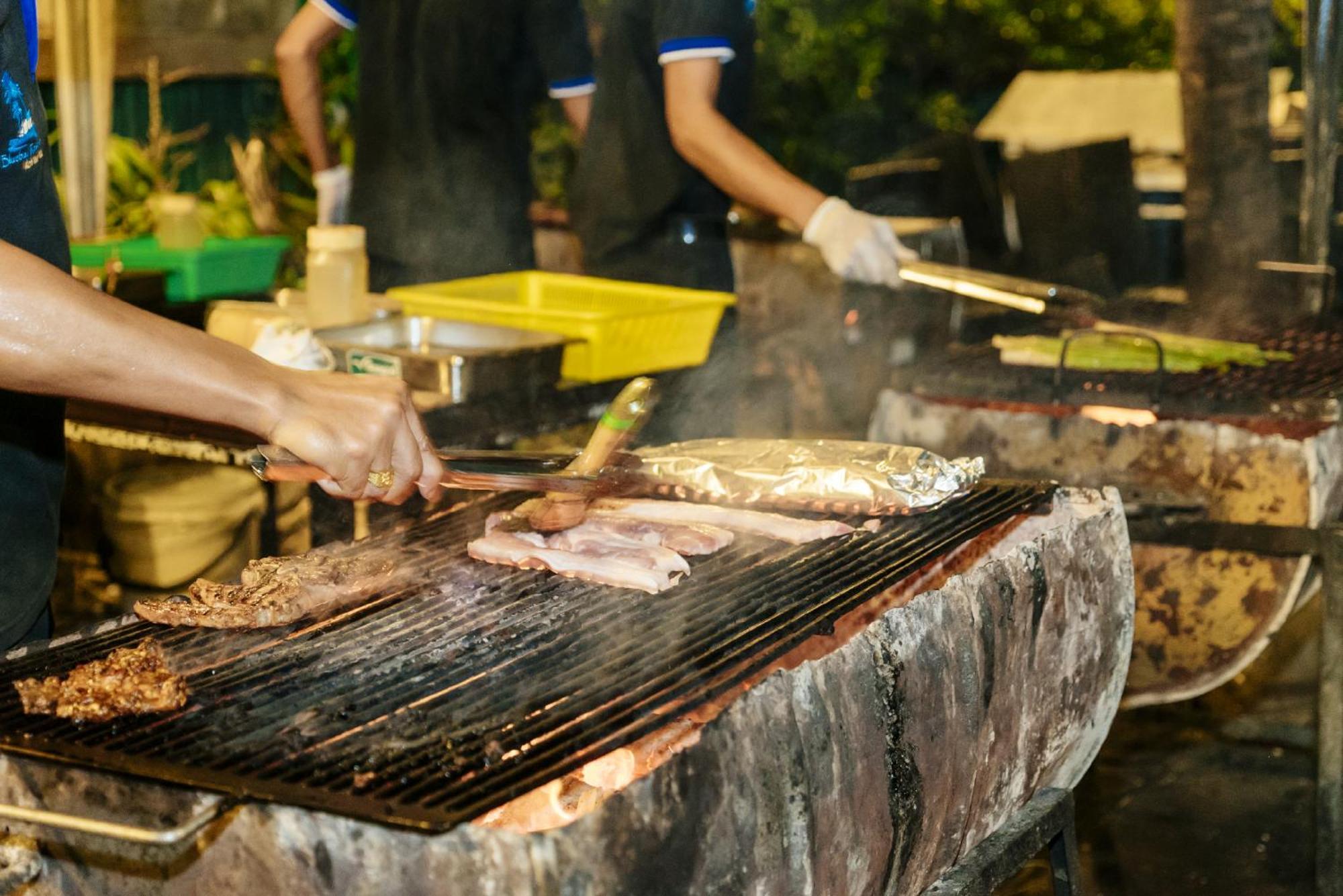 Blue Bay Resort - Access To Pool And Beach-Phuket & Krabi Ko Yao Yai Exterior photo Cooking with a flattop grill