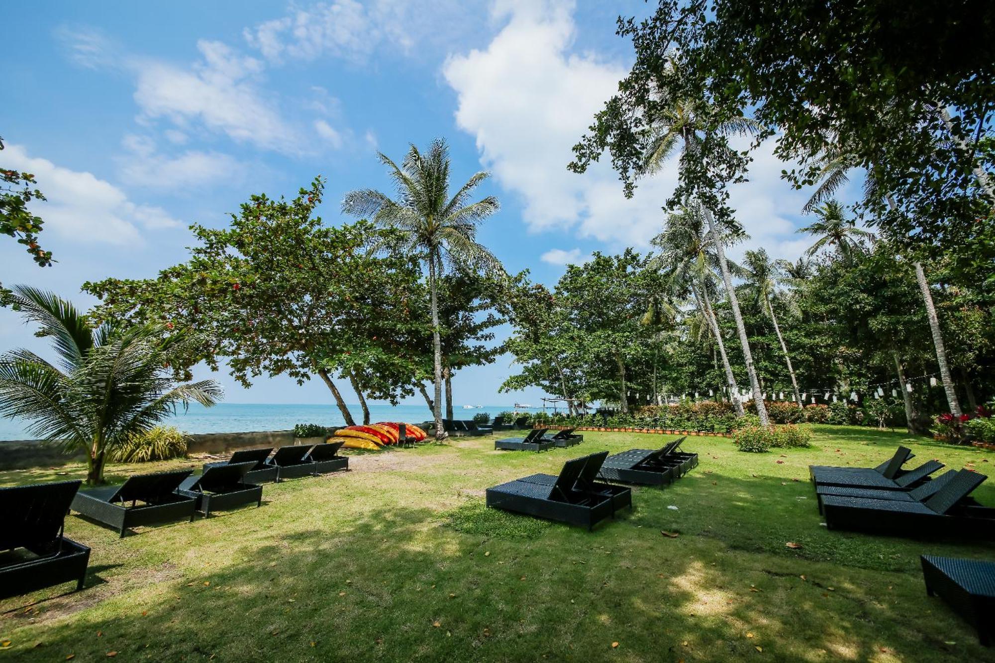 Blue Bay Resort - Access To Pool And Beach-Phuket & Krabi Ko Yao Yai Exterior photo The beach at the resort