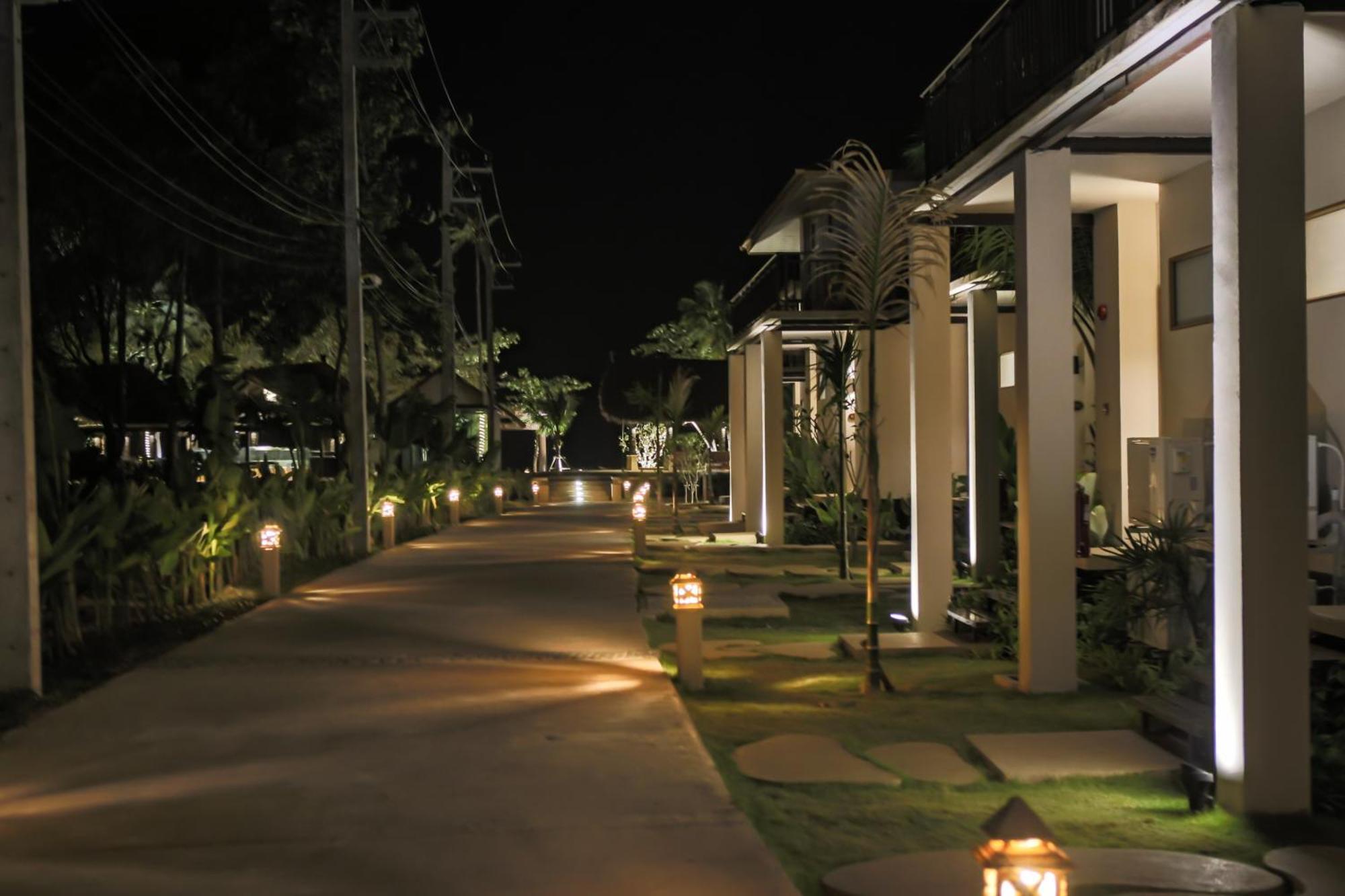Blue Bay Resort - Access To Pool And Beach-Phuket & Krabi Ko Yao Yai Exterior photo The Village at night